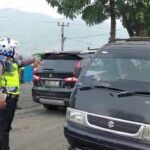 arus-lalin-di-sekitar-area-pemakaman-eril_169