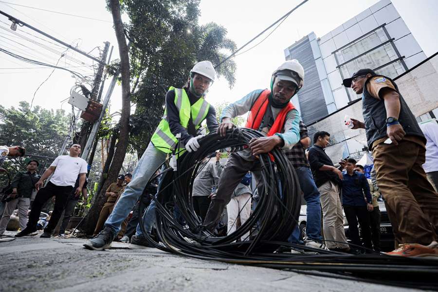 Pemkot Bandung Tak Ingin Layanan Publik Terganggu, Penertiban Kabel Dilakukan Bertahap