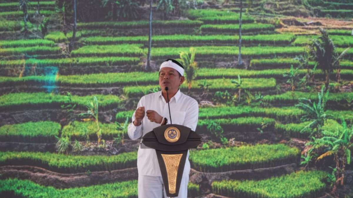 Benahi Transportasi Jabar, Gubernur KDM Evaluasi Angkot Tua dan Buka Kembali Bandara Husein